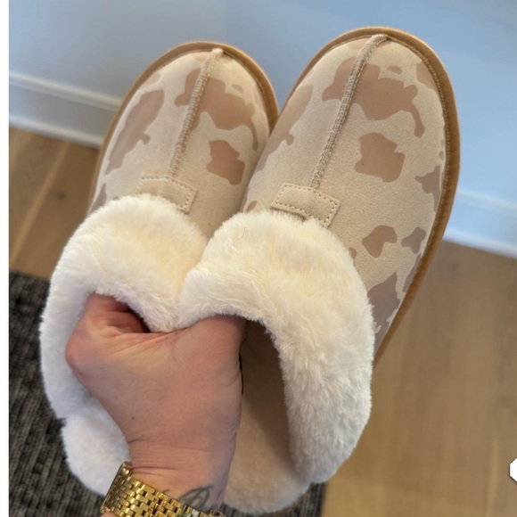 NWT Joyspun Women's Suede Clog Slippers - Picture 7 of 7